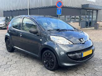 Peugeot 107 1.0-12V XR picture 3