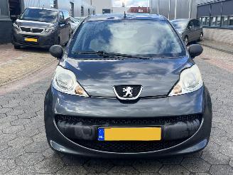 Peugeot 107 1.0-12V XR picture 2