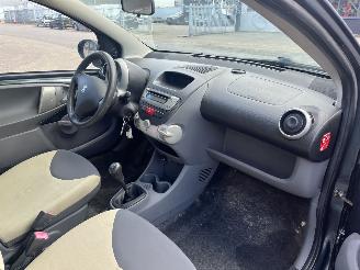 Peugeot 107 1.0-12V XR picture 13
