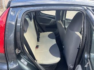 Peugeot 107 1.0-12V XR picture 12