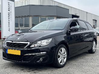 krockskadad bil auto Peugeot 308 SW 1.2 PureTech Blue Lease Executive 2016/7
