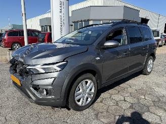 krockskadad bil auto Dacia Jogger 110 pk Expression 7p. 2024/6