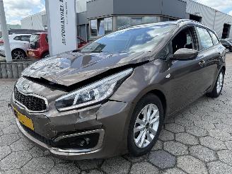 skadebil auto Kia Cee d Sportswagon 1.0 T-GDi First Edition 2016/2