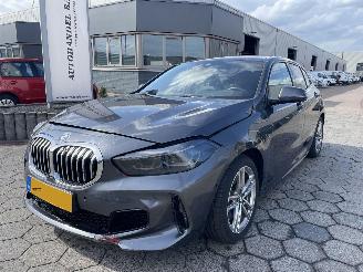 krockskadad bil auto BMW 1-serie 118i High Executive 2021/5