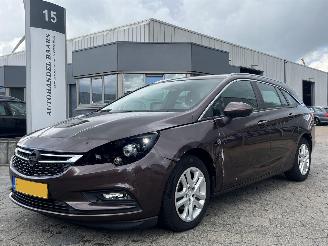 krockskadad bil auto Opel Astra Sports Tourer 1.6 CDTI Online Edition 2017/5