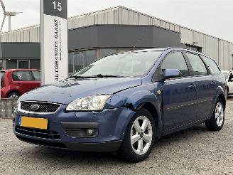 Vaurioauto  passenger cars Ford Focus Wagon 1.6-16V Futura 2005/7
