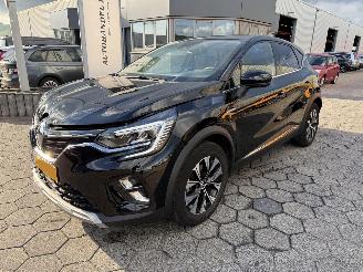krockskadad bil auto Renault Captur 1.6 E-Tech full hybrid 145 techno 2024/3