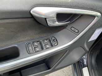 Volvo Xc-60 2.0 T5 FWD R-Design AUTOMAAT picture 16