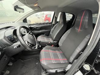 Peugeot 108 1.0 e-VTi Envy picture 17