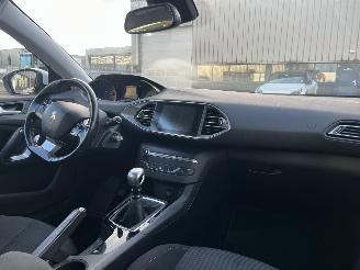 Peugeot 308 SW 1.2 PureTech Allure picture 11