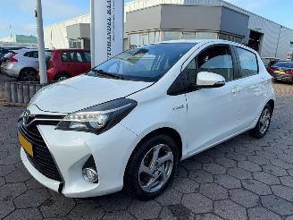 krockskadad bil auto Toyota Yaris 1.5 Hybrid Lease 2015/1