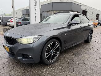 Vaurioauto  passenger cars BMW 3-serie 320i xDrive High Executive 2019/10