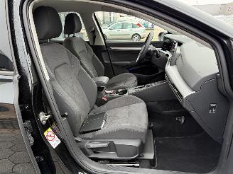 Volkswagen Golf 1.0 eTSI Life Business picture 13