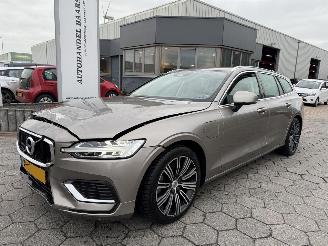 krockskadad bil auto Volvo V-60 2.0 T6 Recharge AWD Inscription 2022/4