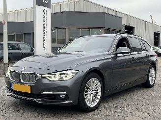 krockskadad bil auto BMW 3-serie Touring 318i Luxury Edition 2018/8