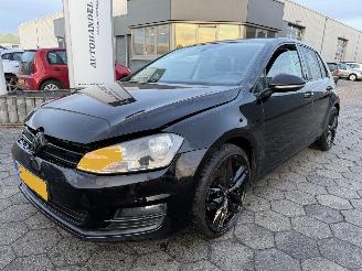 uszkodzony samochody osobowe Volkswagen Golf Golf 1.0 TSI Comfortline 2016/1