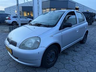 uszkodzony samochody osobowe Toyota Yaris 1.3-16V VVT-i Luna 2001/1