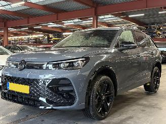 krockskadad bil auto Volkswagen Tiguan 1.5 eHybrid R-Line Edition 2025/10