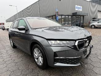 uszkodzony samochody osobowe Skoda Octavia Combi 1.5 TSI MHEV Business Edition 2025/2