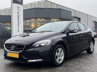 Voiture accidenté Volvo V-40 1.6 D2 Summum 2015/1