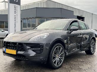 damaged passenger cars Porsche Macan 2.0 245PK NL AUTO 2020/3