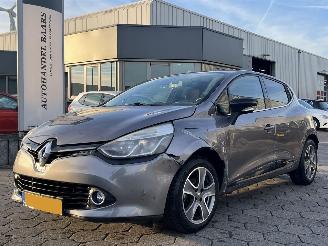 skadebil auto Renault Clio 0.9 TCe ECO Night&Day 2015/12