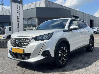 uszkodzony samochody osobowe Peugeot e-2008 EV Allure 50 kWh 2020/11