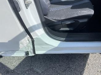 Peugeot e-2008 EV Allure 50 kWh picture 11