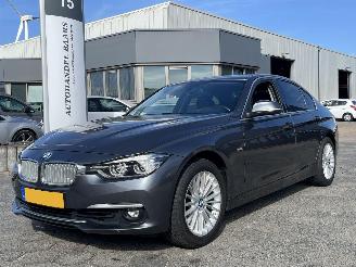 damaged passenger cars BMW 3-serie 320i Edition Luxury Line Purity Executive 2018/3
