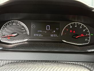 Peugeot 2008 1.2 PureTech Active picture 17