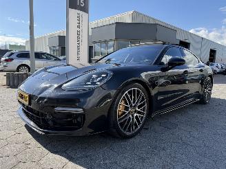 krockskadad bil auto Porsche Panamera 4 E-HYBRID 2023/4