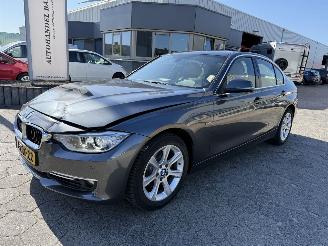 Auto incidentate BMW 3-serie 320i High Executive 2015/3