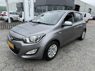 Unfallwagen Hyundai I-20 1.2i First Edition 2012/8