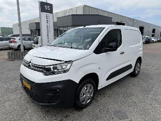 skadebil bedrijf Citroën Berlingo 1.2 PureTech Control 2022/5