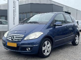 Damaged car Mercedes A-klasse 150 Avantgarde 2009/2