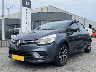 damaged passenger cars Renault Clio 0.9 TCe Intens 2017/1