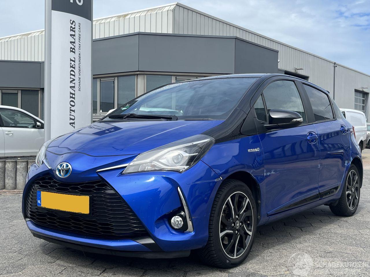 Toyota Yaris 1.5 Hybrid Bi-Tone
