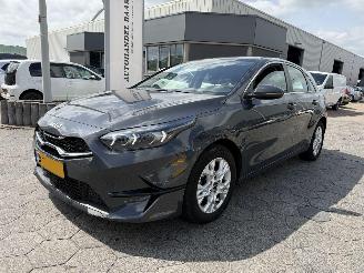 Unfallwagen Kia Ceed 1.0 T-GDi DynamicLine 2022/9