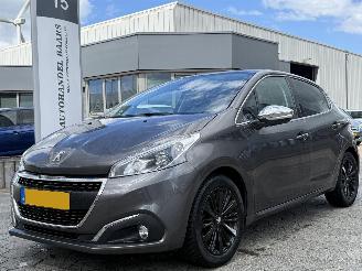 Coche accidentado Peugeot 208 1.2 PureTech Allure 2018/5