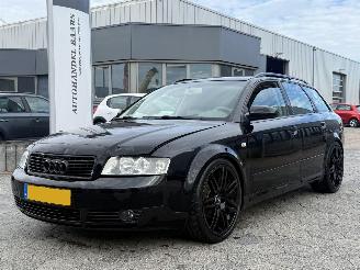 krockskadad bil auto Audi A4 Avant 2.0 2004/3