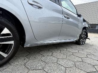 Peugeot 208 1.2 Hybrid 110 e-DCS6 Allure picture 9