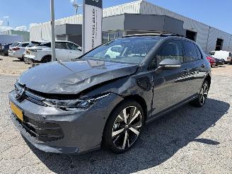 Auto incidentate Volkswagen Golf 1.5 AUTOMAAT eHybrid Life Edition 2025/10