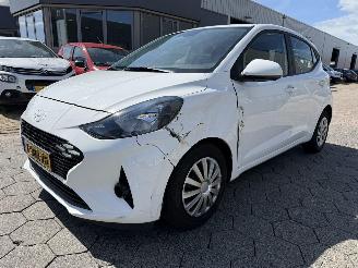 Vaurioauto  passenger cars Hyundai I-10 1.0 Comfort 2023/10