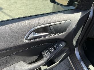 skadebil auto Mercedes B-klasse B180 AMG AUTOMAAT Ambition 2018/3