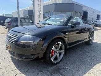 krockskadad bil auto Audi TT Roadster Quattro 225 PK 1.8 5V Turbo 2001/1