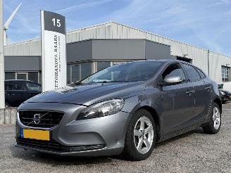 Vaurioauto  passenger cars Volvo V-40 2.0 D2 Kinetic Business 2015/8