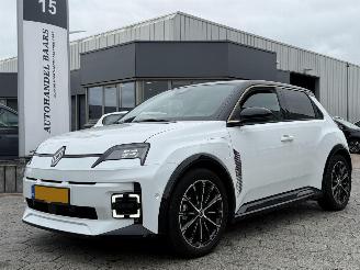 skadebil auto Renault 5 comfort range iconic cinq 52 kWh 2025/2