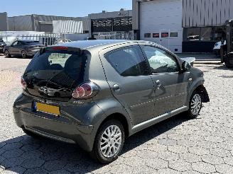 Toyota Aygo 1.0-12V Aspiration Green picture 3