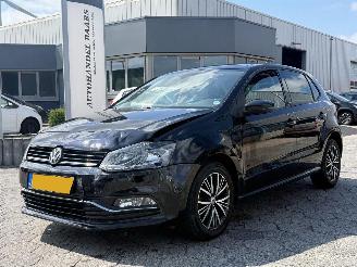 damaged passenger cars Volkswagen Polo 1.2 TSI Highline AUTOMAAT 2016/9