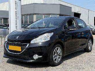 skadebil auto Peugeot 208 1.2 VTi Active 2013/3